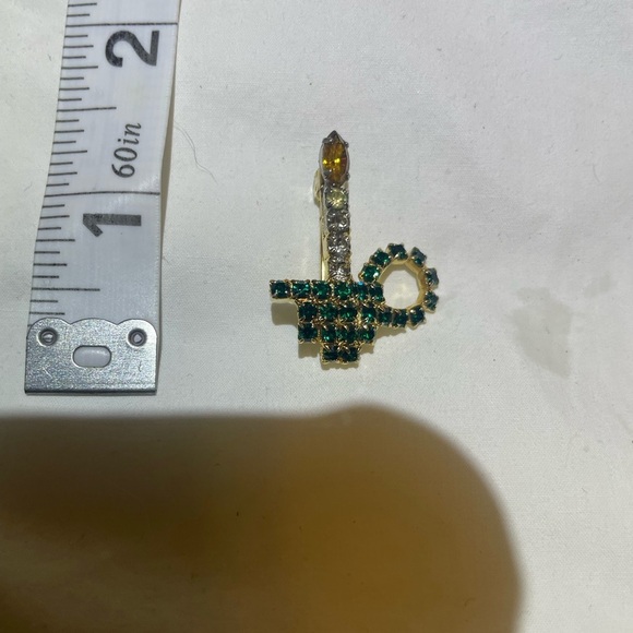 3 Vintage Christmas brooches. Wreath, enamel boot, and rhinestone candle. - Picture 8 of 9